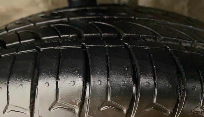 2015 Maruti Wagon R 1.0 LXI CNG, CNG, Manual, 73,116 km, Left Front Tyre Tread
