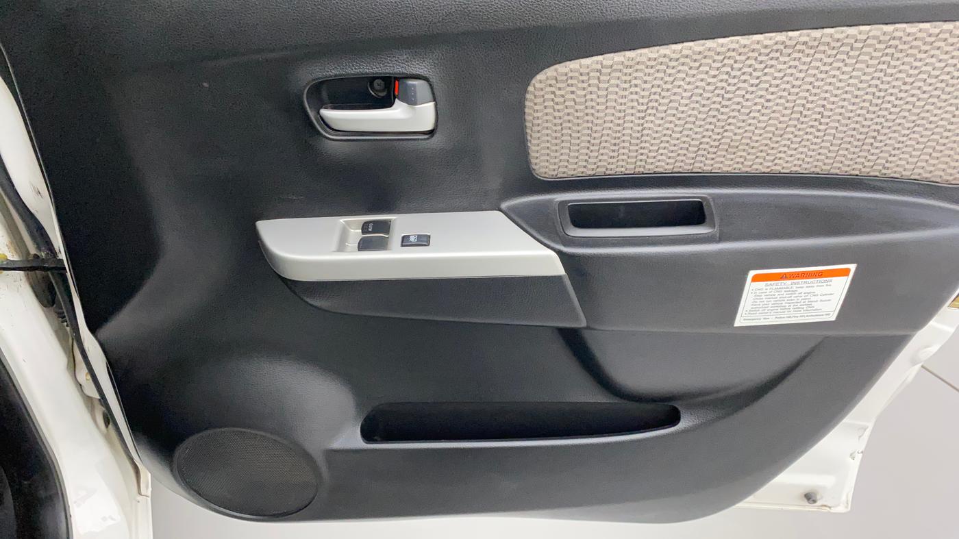 2015 Maruti Wagon R 1.0 LXI CNG, CNG, Manual, 73,116 km, Driver Side Door Panels Control