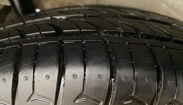 2015 Maruti Wagon R 1.0 LXI CNG, CNG, Manual, 73,116 km, Right Rear Tyre Tread