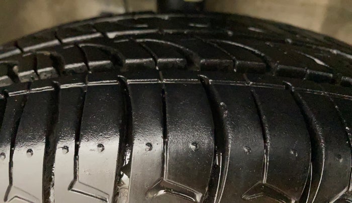 2015 Maruti Wagon R 1.0 LXI CNG, CNG, Manual, 73,116 km, Right Front Tyre Tread