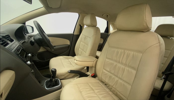 2011 Volkswagen Vento HIGHLINE DIESEL 1.6, Diesel, Manual, 99,527 km, Right Side Front Door Cabin