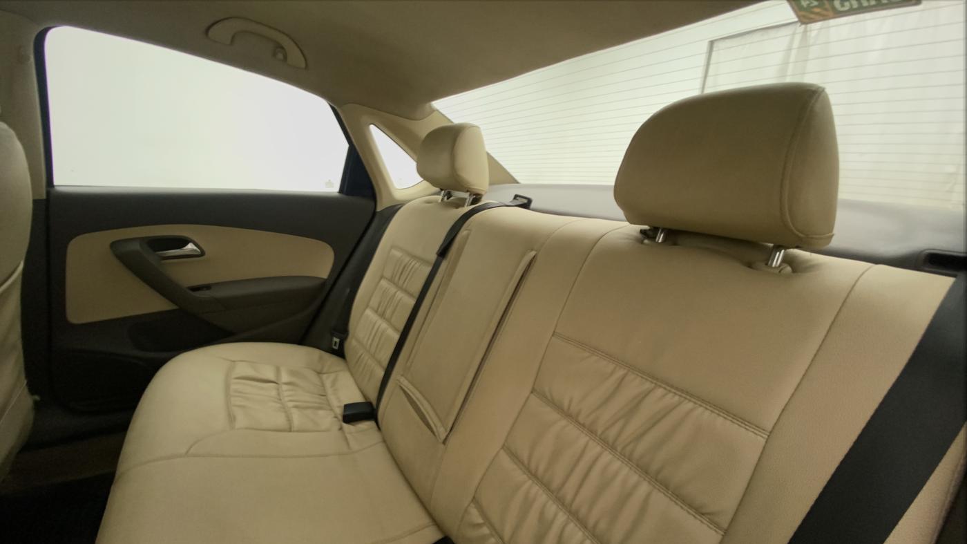 2011 Volkswagen Vento HIGHLINE DIESEL 1.6, Diesel, Manual, 99,527 km, Right Side Rear Door Cabin