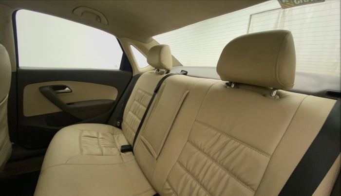 2011 Volkswagen Vento HIGHLINE DIESEL 1.6, Diesel, Manual, 99,527 km, Right Side Rear Door Cabin