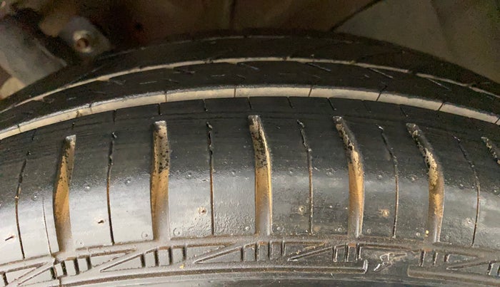 2018 Maruti Swift VXI AMT, Petrol, Automatic, 87,805 km, Right Front Tyre Tread