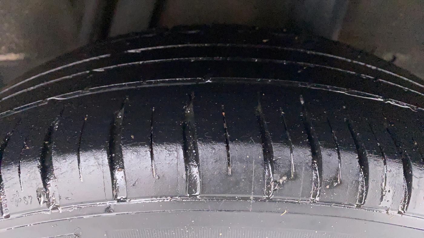 2016 Honda Jazz 1.2 V AT, Petrol, Automatic, 42,593 km, Left Rear Tyre Tread