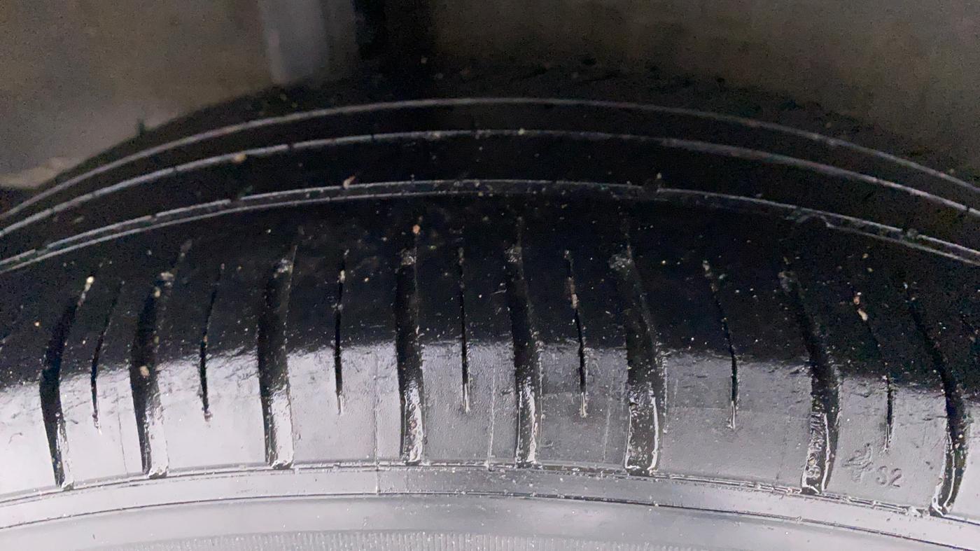 2016 Honda Jazz 1.2 V AT, Petrol, Automatic, 42,593 km, Right Rear Tyre Tread