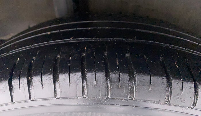 2016 Honda Jazz 1.2 V AT, Petrol, Automatic, 42,593 km, Right Rear Tyre Tread