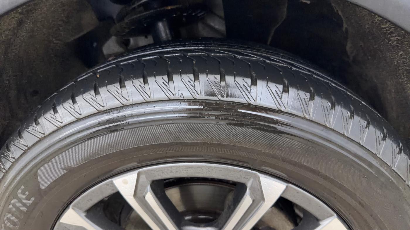 2023 Mahindra XUV700 AX 7 P MT 7 STR, Petrol, Manual, 12,238 km, Right Front Tyre Tread