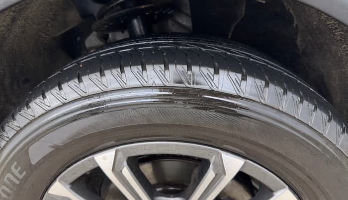 2023 Mahindra XUV700 AX 7 P MT 7 STR, Petrol, Manual, 12,238 km, Right Front Tyre Tread