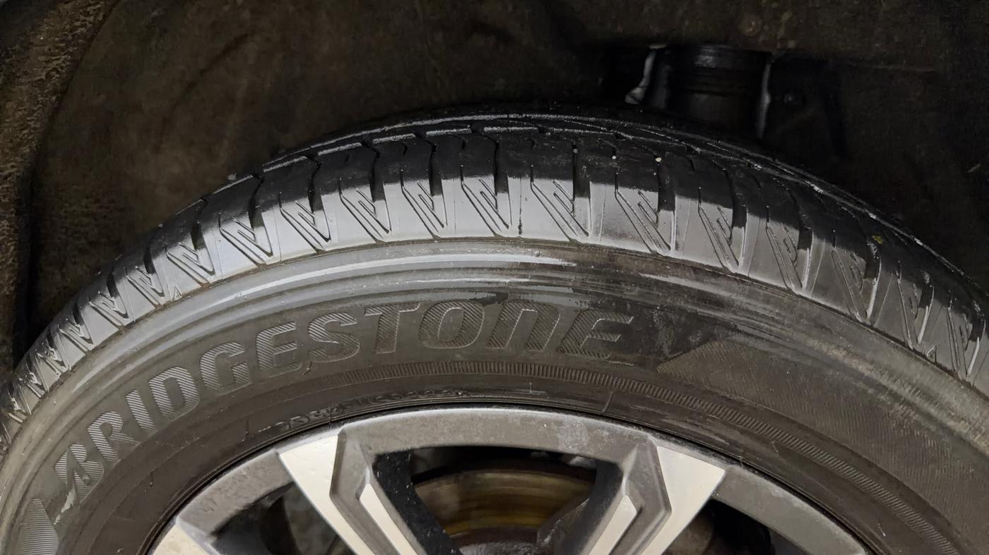 2023 Mahindra XUV700 AX 7 P MT 7 STR, Petrol, Manual, 12,238 km, Left Rear Tyre Tread