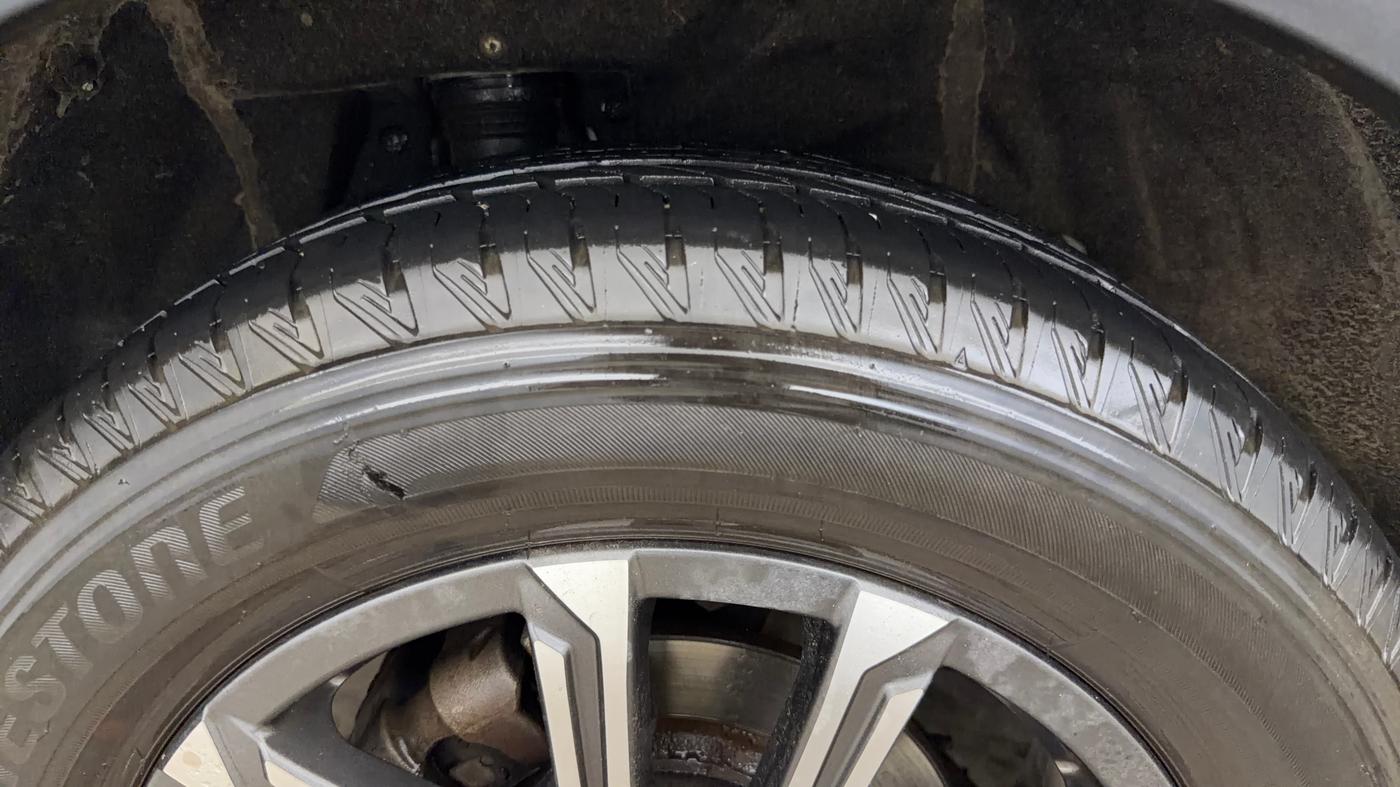 2023 Mahindra XUV700 AX 7 P MT 7 STR, Petrol, Manual, 12,238 km, Right Rear Tyre Tread