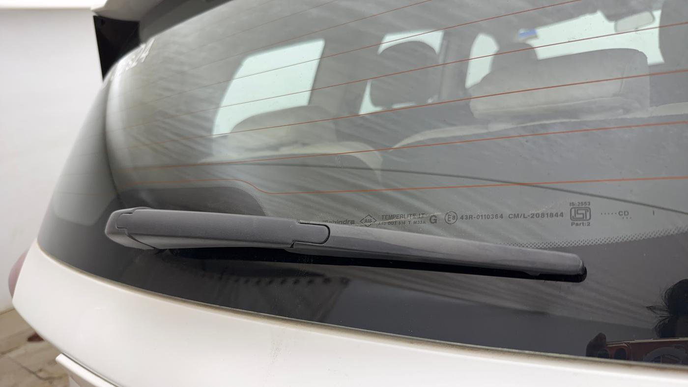 2023 Mahindra XUV700 AX 7 P MT 7 STR, Petrol, Manual, 12,238 km, Rear Wiper