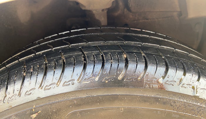 2016 Maruti Celerio VXI AMT, Petrol, Automatic, 34,928 km, Right Front Tyre Tread
