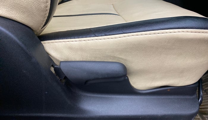 2016 Maruti Vitara Brezza LDI OPT, Diesel, Manual, 94,736 km, Driver Side Adjustment Panel