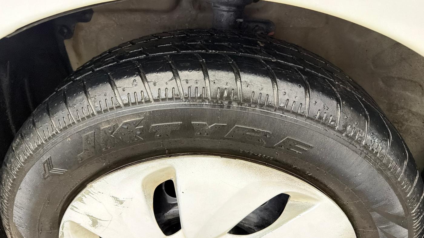 2018 Maruti Celerio VXI CNG, CNG, Manual, 24,468 km, Left Front Tyre Tread