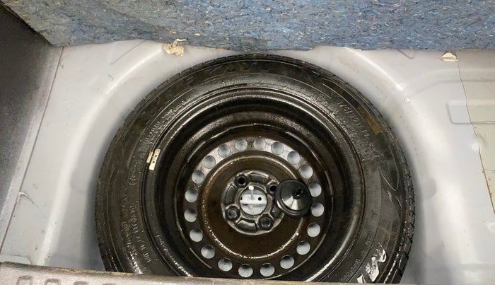 2015 Ford New Figo TITANIUM 1.2 PETROL MT, Petrol, Manual, 75,224 km, Spare Tyre