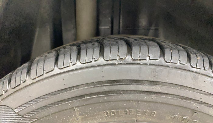 2015 Ford New Figo TITANIUM 1.2 PETROL MT, Petrol, Manual, 75,224 km, Right Rear Tyre Tread