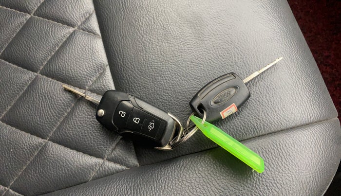 2015 Ford New Figo TITANIUM 1.2 PETROL MT, Petrol, Manual, 75,224 km, Key Close Up