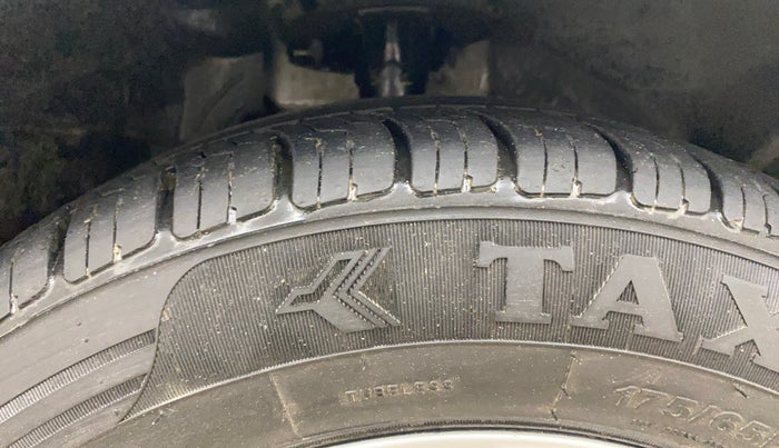 2015 Ford New Figo TITANIUM 1.2 PETROL MT, Petrol, Manual, 75,224 km, Right Front Tyre Tread