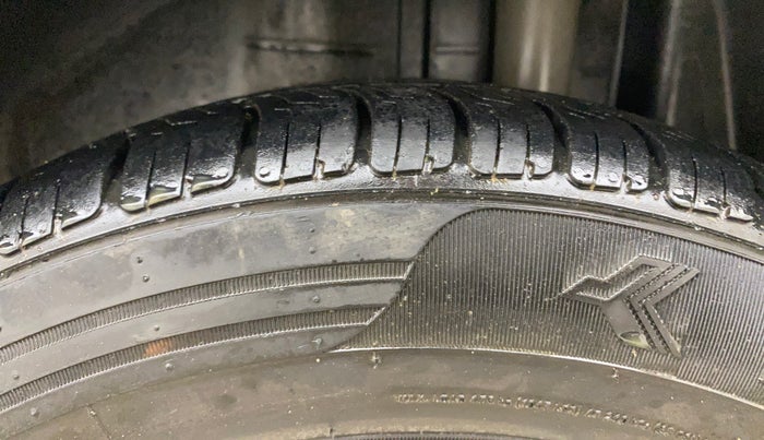 2015 Ford New Figo TITANIUM 1.2 PETROL MT, Petrol, Manual, 75,224 km, Left Rear Tyre Tread