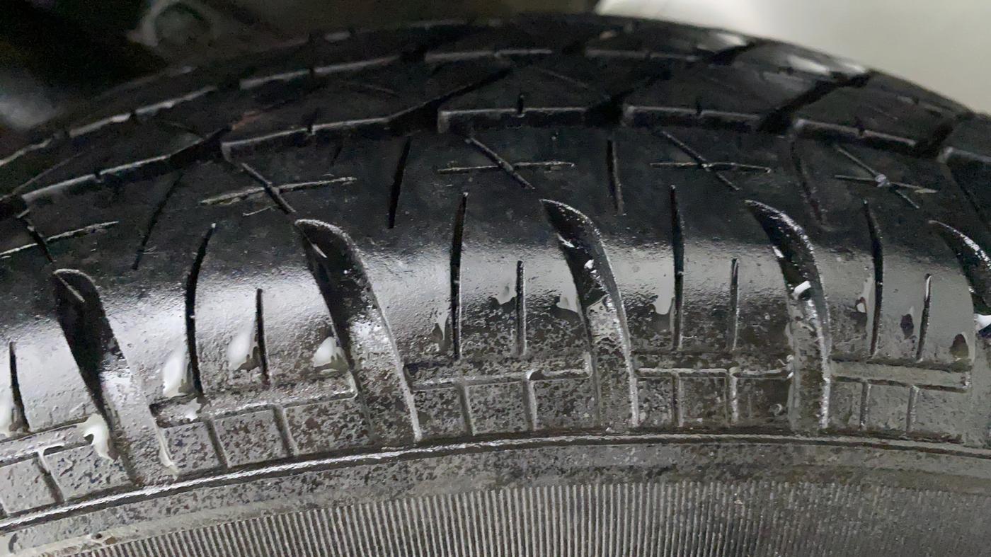 2013 Maruti Swift Dzire VXI, Petrol, Manual, 78,668 km, Left Rear Tyre Tread
