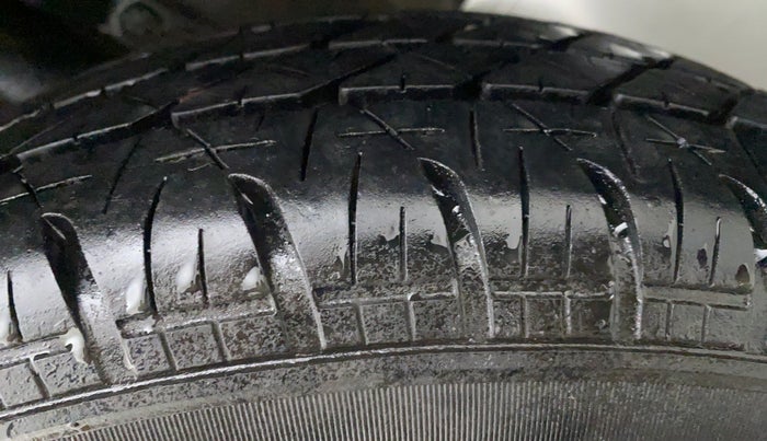 2013 Maruti Swift Dzire VXI, Petrol, Manual, 78,668 km, Left Rear Tyre Tread