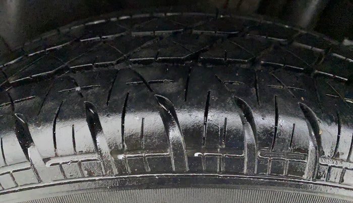 2013 Maruti Swift Dzire VXI, Petrol, Manual, 78,668 km, Right Front Tyre Tread