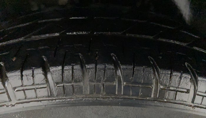 2011 Maruti Swift Dzire VXI, Petrol, Manual, 30,958 km, Right Front Tyre Tread