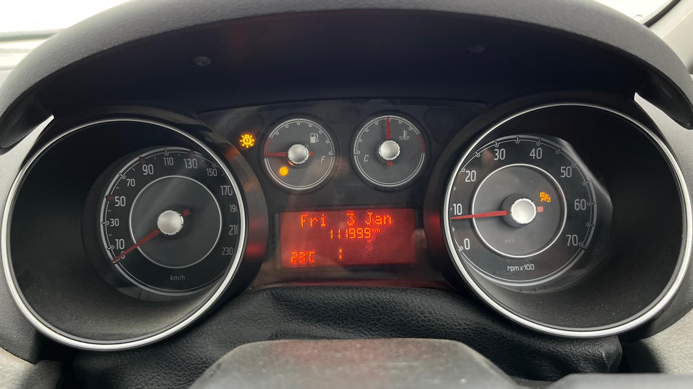 2014 Fiat Avventura EMOTION MULTIJET 1.3, Diesel, Manual, 1,11,987 km, Odometer Image