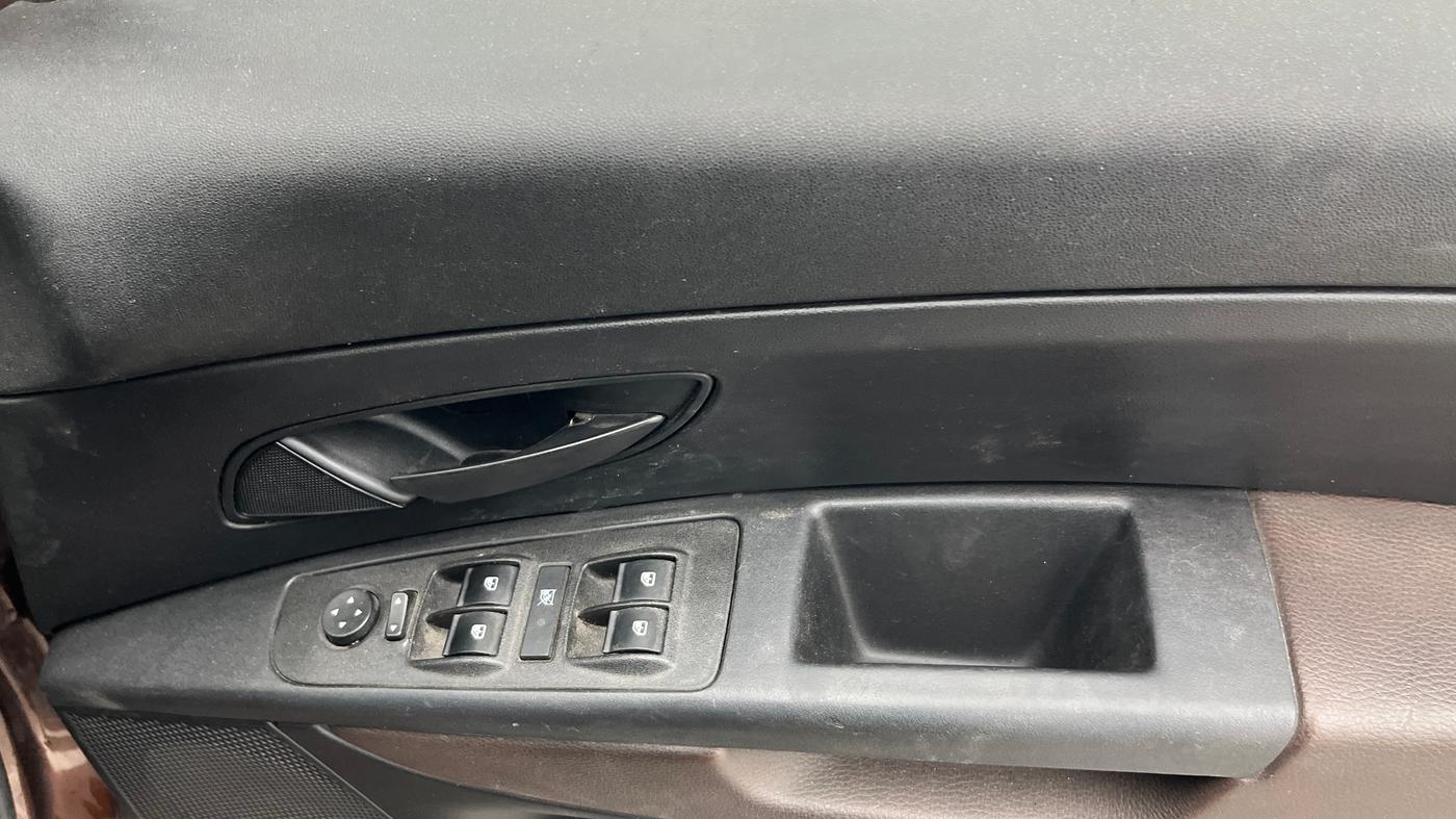2014 Fiat Avventura EMOTION MULTIJET 1.3, Diesel, Manual, 1,11,987 km, Driver Side Door Panels Control