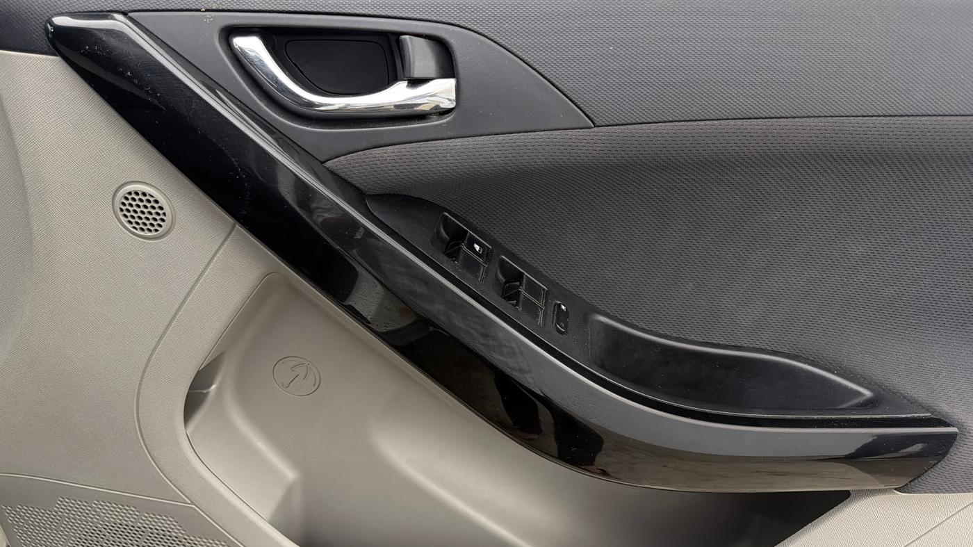 2019 Tata NEXON XZA PLUS PETROL DUAL TONE, Petrol, Automatic, 54,060 km, Driver Side Door Panels Control