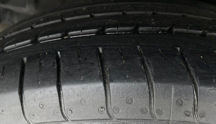 2018 Maruti Ertiga VDI SHVS, Diesel, Manual, 74,283 km, Right Rear Tyre Tread