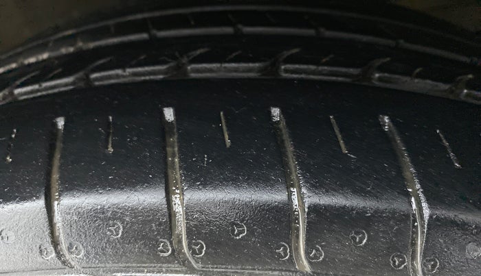 2018 Maruti Ertiga VDI SHVS, Diesel, Manual, 74,283 km, Right Front Tyre Tread