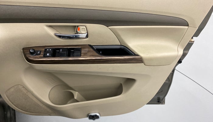 2018 Maruti Ertiga VDI SHVS, Diesel, Manual, 74,283 km, Driver Side Door Panels Control