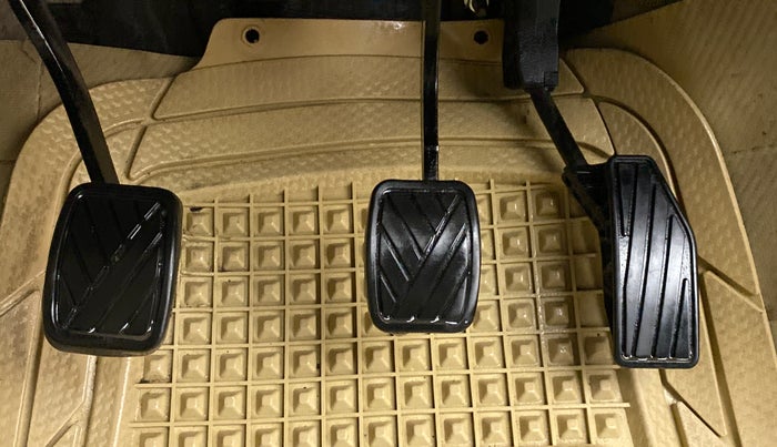 2018 Maruti Ertiga VDI SHVS, Diesel, Manual, 74,283 km, Pedals