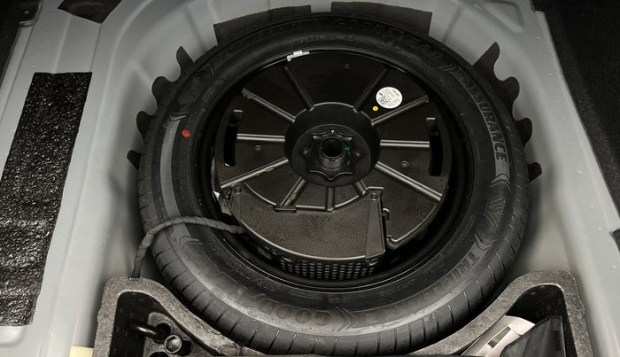 2022 Skoda SLAVIA STYLE 1.0L TSI MT, Petrol, Manual, 63,975 km, Spare Tyre