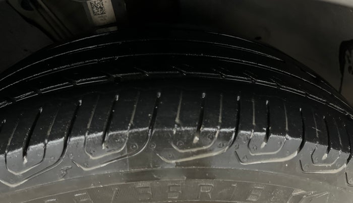 2022 Skoda SLAVIA STYLE 1.0L TSI MT, Petrol, Manual, 63,975 km, Right Front Tyre Tread