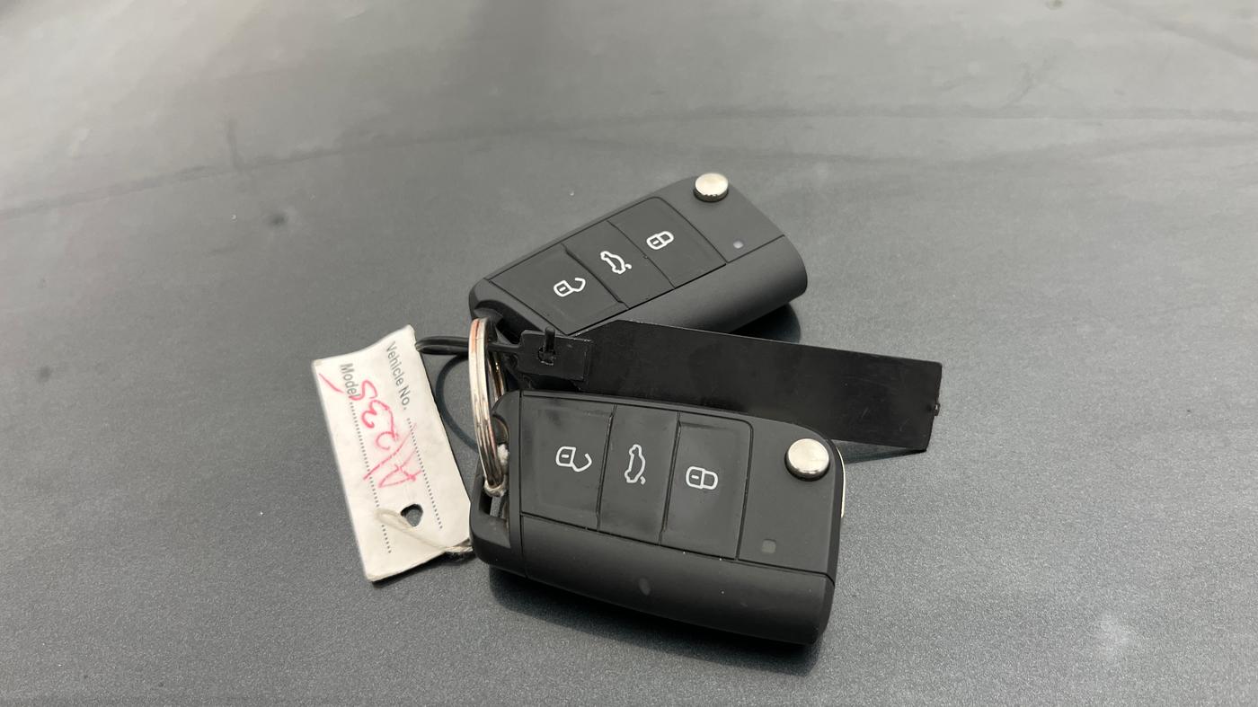 2022 Skoda SLAVIA STYLE 1.0L TSI MT, Petrol, Manual, 63,975 km, Key Close Up