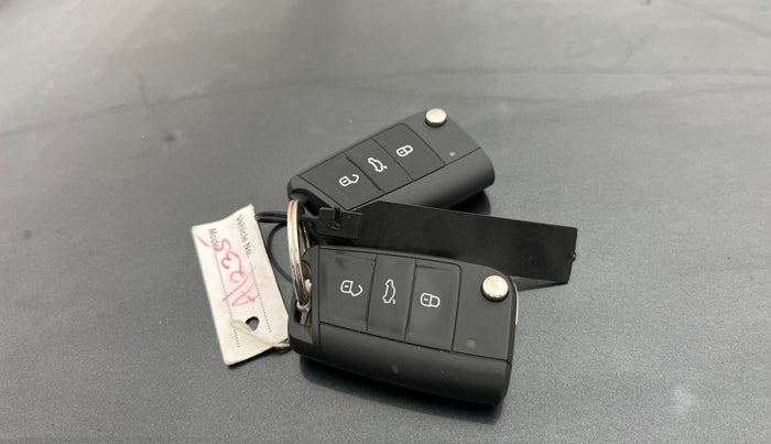 2022 Skoda SLAVIA STYLE 1.0L TSI MT, Petrol, Manual, 63,975 km, Key Close Up