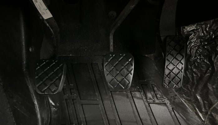 2022 Skoda SLAVIA STYLE 1.0L TSI MT, Petrol, Manual, 63,975 km, Pedals