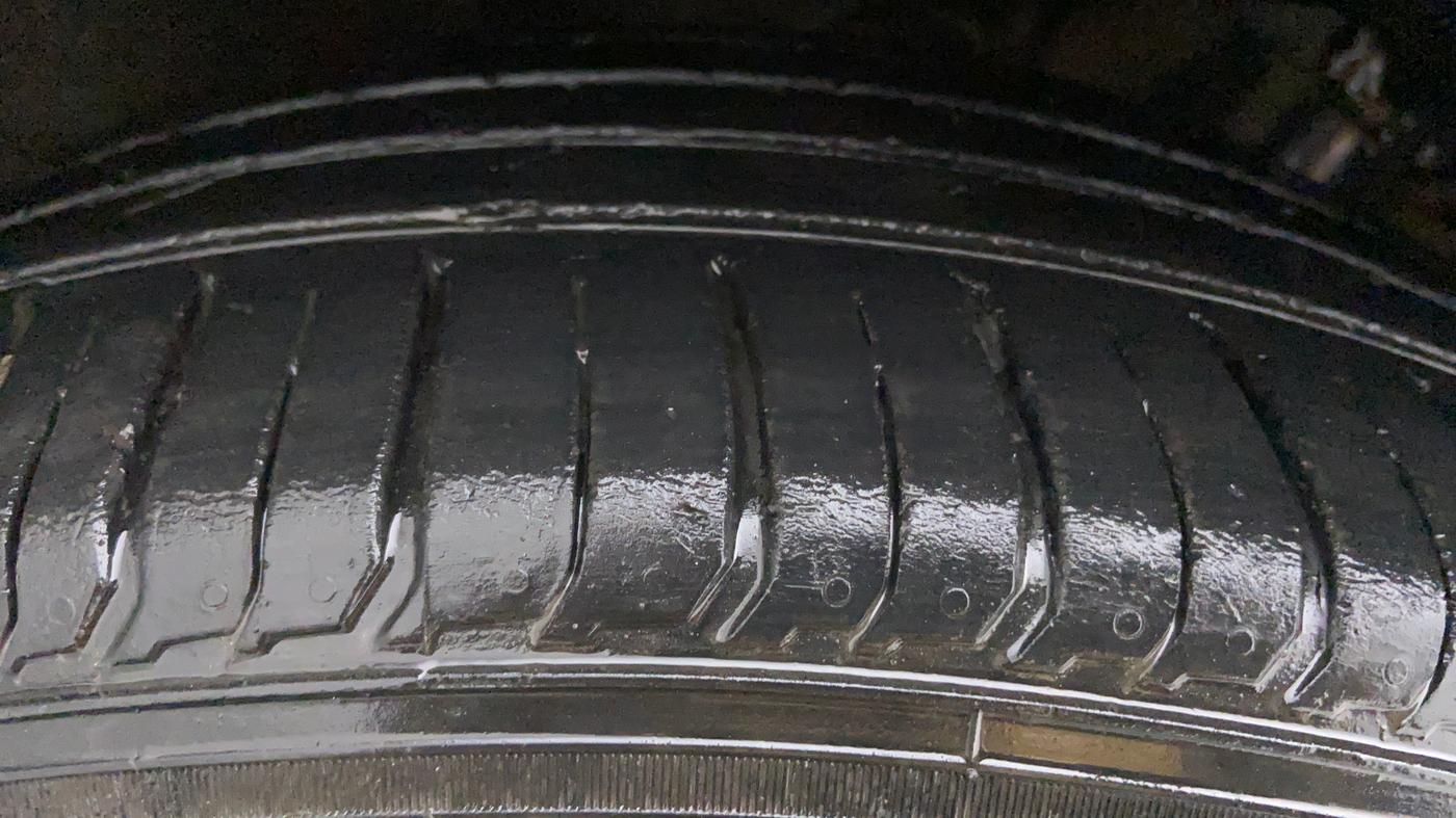 2020 Hyundai VENUE 1.0 TURBO GDI SX+ AT, Petrol, Automatic, 36,275 km, Right Rear Tyre Tread