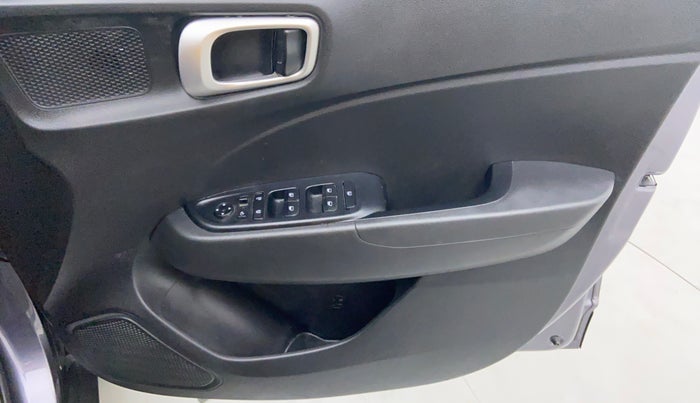 2020 Hyundai VENUE 1.0 TURBO GDI SX+ AT, Petrol, Automatic, 36,275 km, Driver Side Door Panels Control