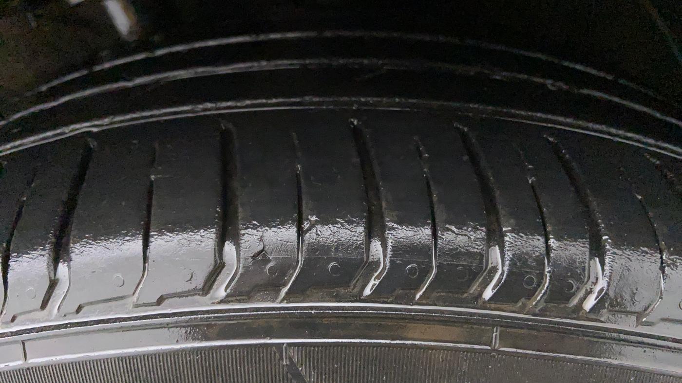 2020 Hyundai VENUE 1.0 TURBO GDI SX+ AT, Petrol, Automatic, 36,275 km, Left Front Tyre Tread