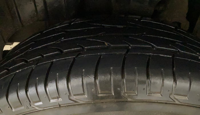 2023 Mahindra XUV300 W4 1.2 PETROL, Petrol, Manual, 24,358 km, Right Rear Tyre Tread