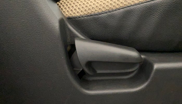 2015 Maruti Wagon R 1.0 VXI, Petrol, Manual, 34,217 km, Driver Side Adjustment Panel