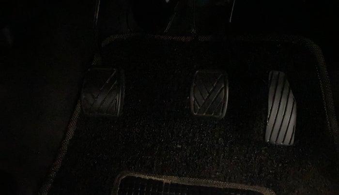 2015 Maruti Wagon R 1.0 VXI, Petrol, Manual, 34,217 km, Pedals