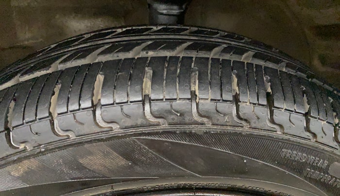 2015 Maruti Wagon R 1.0 VXI, Petrol, Manual, 34,217 km, Left Front Tyre Tread