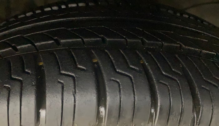 2012 Honda Brio S MT, Petrol, Manual, 53,986 km, Right Front Tyre Tread