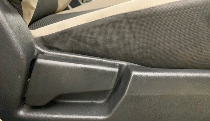 2019 Renault TRIBER RXT, Petrol, Manual, 35,615 km, Driver Side Adjustment Panel