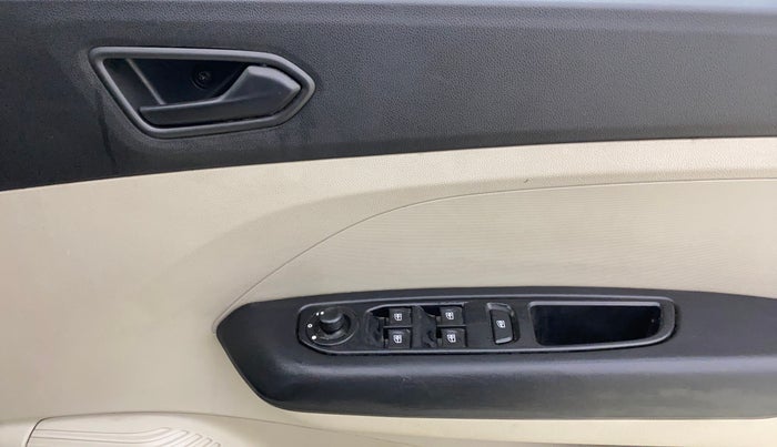 2019 Renault TRIBER RXT, Petrol, Manual, 35,615 km, Driver Side Door Panels Control